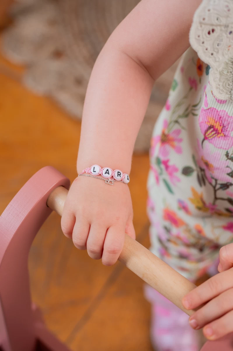 Dekliška zapestnica za dojenčico z imenom iz srebra 925 na vrvici