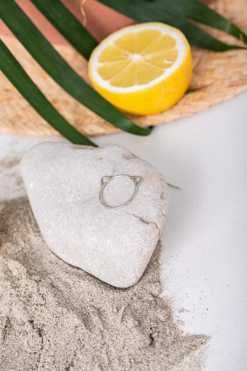 Srebrni prstan z mačko