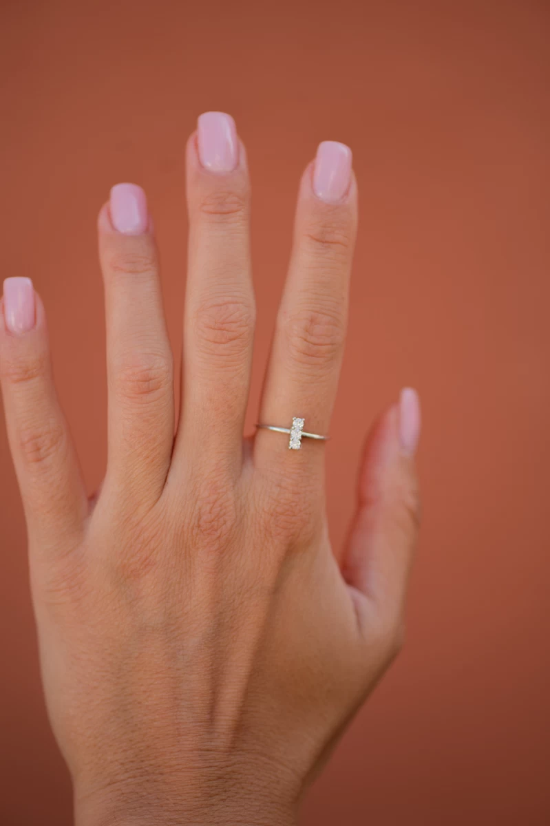 Srebrni prstan z dragim kamnom cirkonija