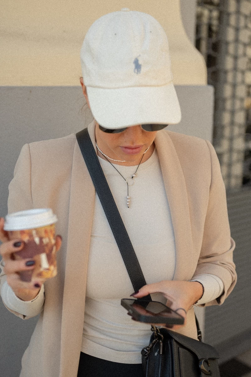 Nitasta ogrlica Quintessa Circle z belim biserom iz srebra 925