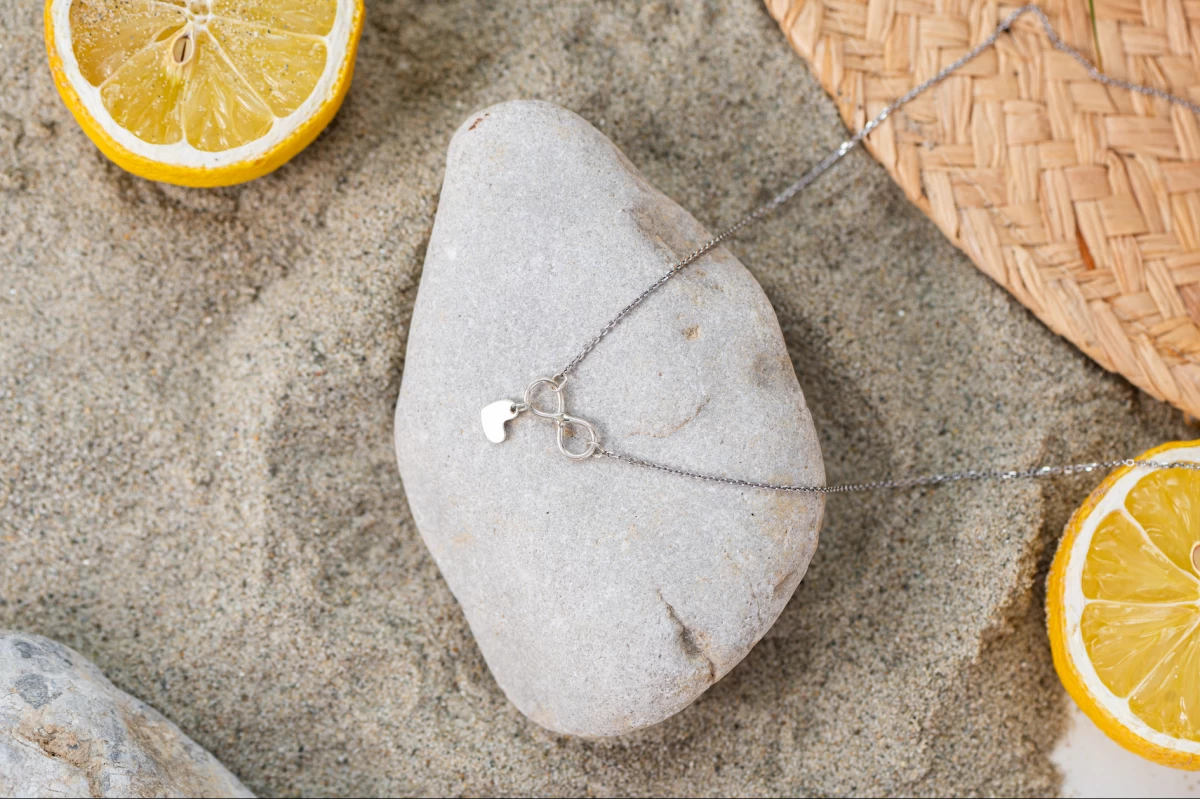 Srebrna ogrlica Neskončno srce