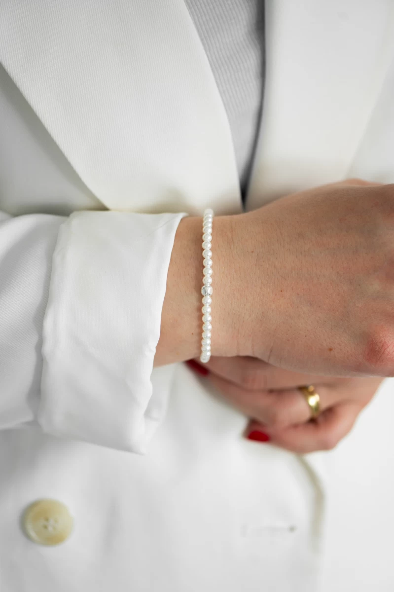 Majhna biserna zapestnica z magnetnim zapenjalom srebro 925