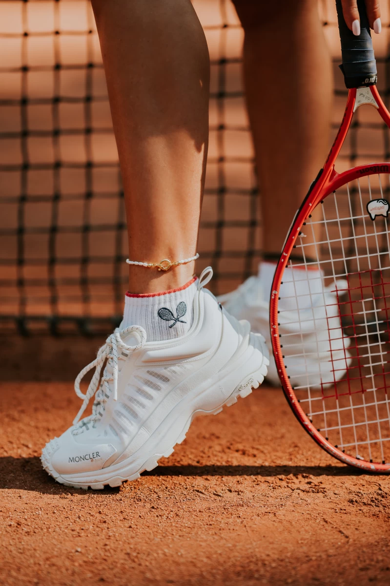 Bela zapestnica za gleženj iz sladkovodnih biserov v obliki riža iz srebra 925, prevlečenega z rumenim zlatom