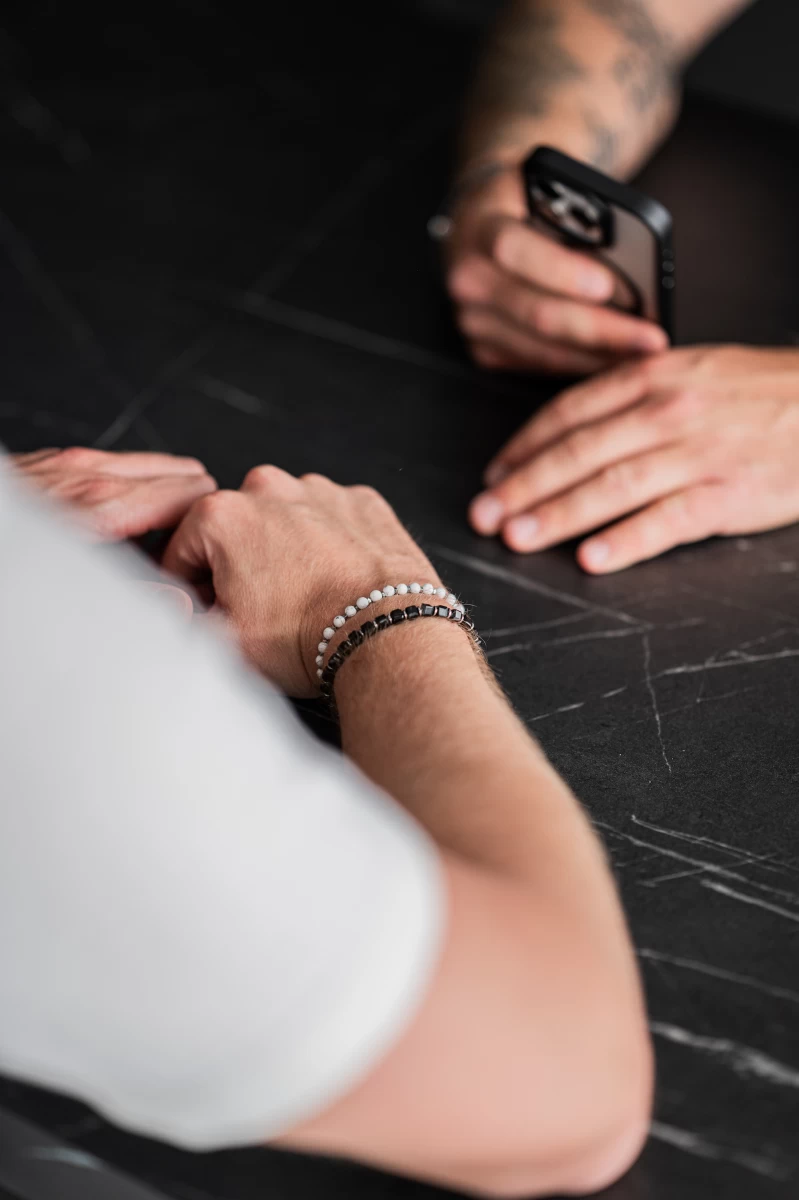 Mineralna zapestnica iz havlita iz srebra 925