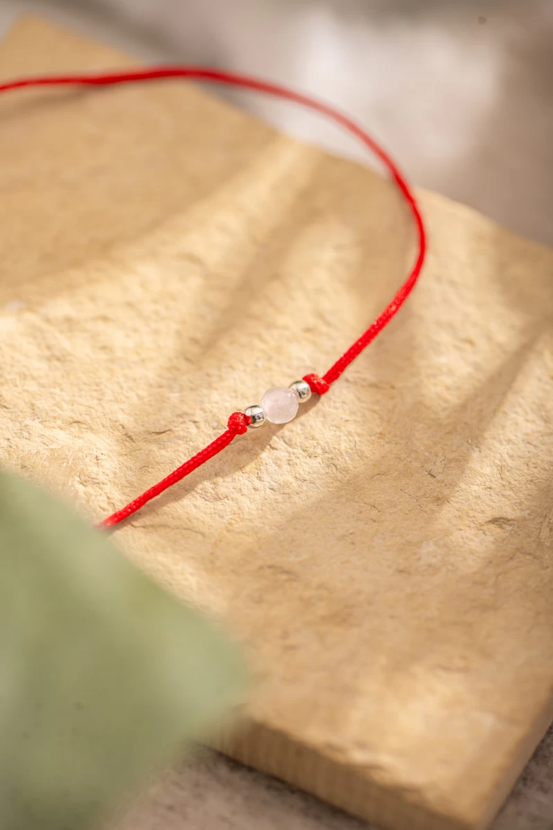 Rdeča zaščitna otroška zapestnica iz vrvice s srebrom 925