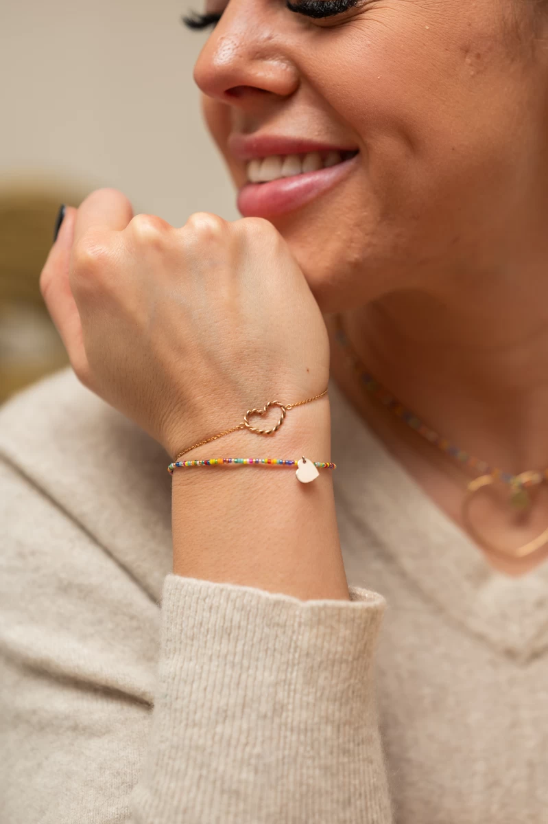 Barvita biserna zapestnica s srcem iz srebra 925